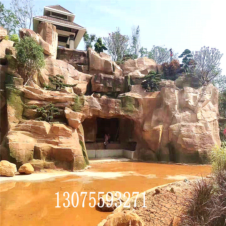 合肥雕塑公司:玻璃钢装饰品具有哪些优势