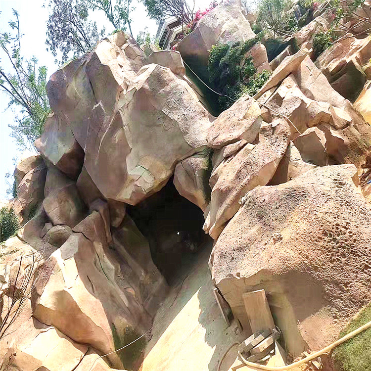 玻璃钢雕塑价格贵吗？